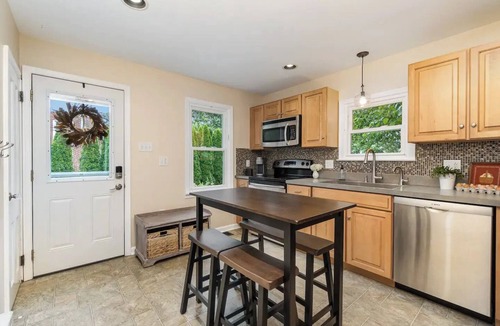 Bausman House | Quaint & Convenient Lancaster Farmette w/Hot Tubnn