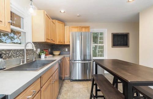 Bausman House | Quaint & Convenient Lancaster Farmette w/Hot Tubnn
