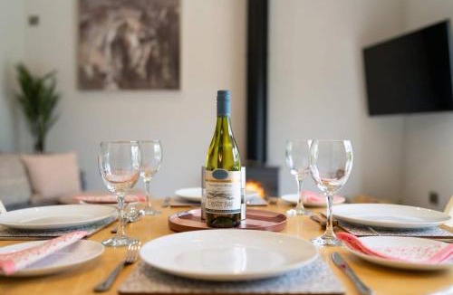 Stamford Apartment | Quaint converted stables in Carlby