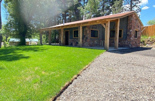 Saddlestring House | Quaint Corner Stone Guest Cottage -