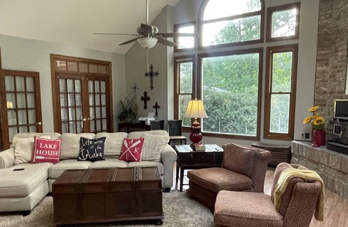 Hattiesburg House | Quaint Cottage Awaits