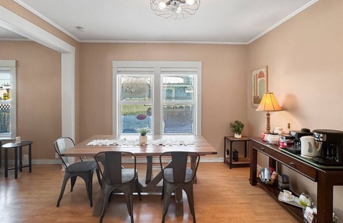 Cascade Cabin | Quaint Cottage in downtown Cascade