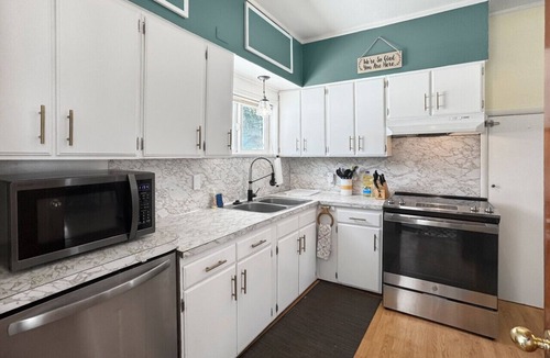 Cascade Cabin | Quaint Cottage in downtown Cascade