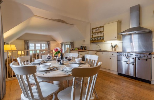 Higham House | Quaint cottage in the middle of a large beautiful private park - Barhams Cartlodge