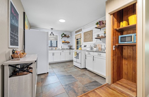Hot Springs House | Quaint Cottage minutes to Oaklawn and Downtown
