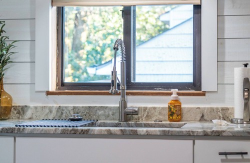 Hot Springs House | Quaint Cottage minutes to Oaklawn and Downtown