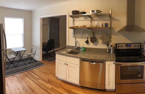 East Durham Apartment | Quaint Cottage Minutes From Downtown. Fiber internet, off-street parking!