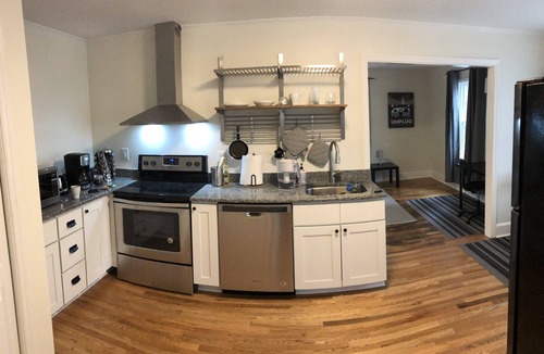 East Durham Apartment | Quaint Cottage Minutes From Downtown. Fiber internet, off-street parking!