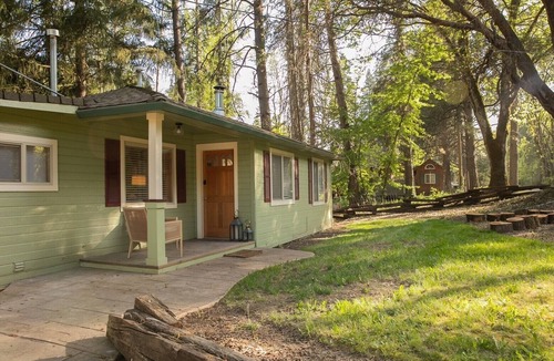 Grants Pass House | Quaint cottage on the beautiful Rogue River!