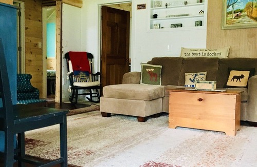 North Lake George Cottage | Quaint Cottage On The Lake!