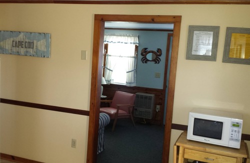 West Dennis Cottage | Quaint Cottage Steps Away from West Dennis Beach!