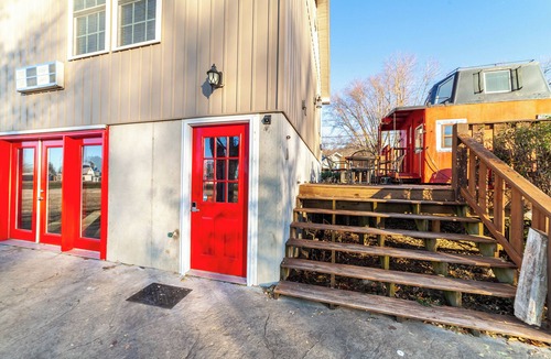 Hartsburg House | Quaint cottage w/direct access to Katy Trail!