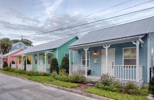St. Augustine House | Quaint Cottage with Private Pool-Walk to Everything