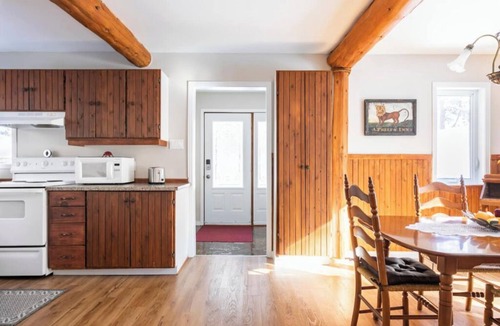 Mont-Tremblant Cottage | Quaint country cottage & private hot tub