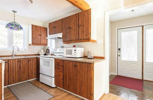 Mont-Tremblant Cottage | Quaint country cottage & private hot tub