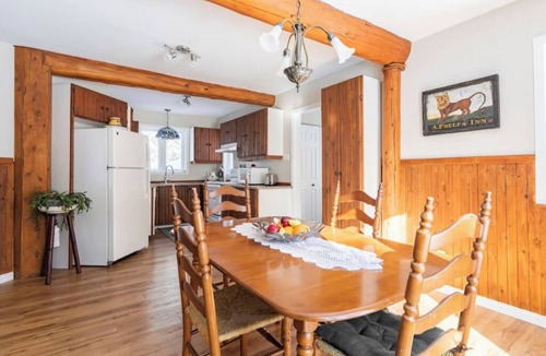 Mont-Tremblant Cottage | Quaint country cottage & private hot tub