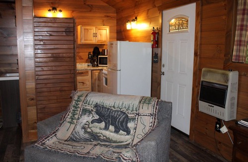 Clarington Cabin | Quaint Couples Cabin ~ NO PETS