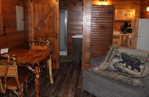 Clarington Cabin | Quaint Couples Cabin ~ NO PETS