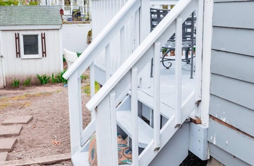 East Falmouth House | Quaint Cozy Beach Cape Escape