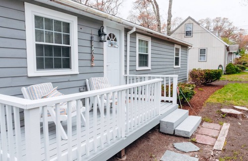 East Falmouth House | Quaint Cozy Beach Cape Escape