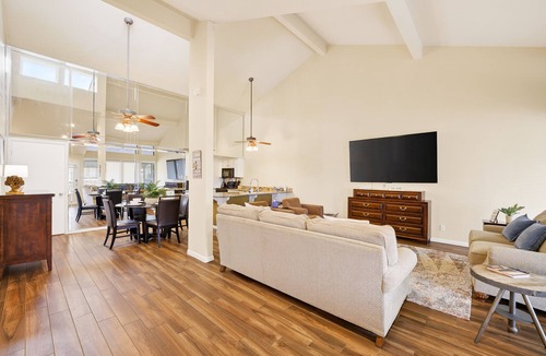 April Sound House | Quaint, Cozy, Lakefront Haven w/Lily Pad, Kayaks, Firepit, and Wrap Around Deck