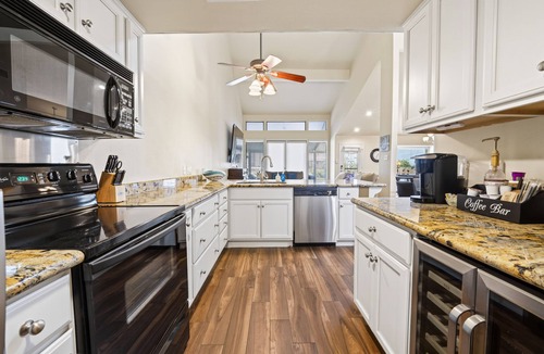 April Sound House | Quaint, Cozy, Lakefront Haven w/Lily Pad, Kayaks, Firepit, and Wrap Around Deck