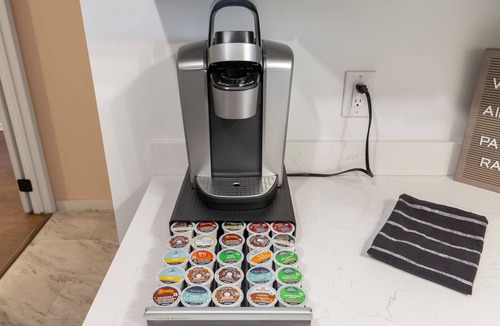 Greenwood House | Quaint & cozy, Newly Redesigned, Covered Deck, Pet-friendly!