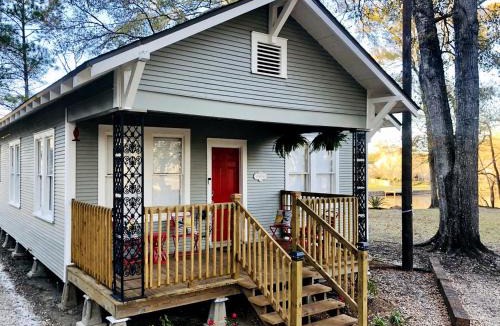 Lafayette House | Quaint Cute Cottage Fully Equipped in Louisiana