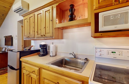 Northport Cabin | Quaint dog-friendly cabin getaway with firepit, AC, kitchen, & hiking