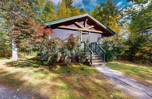 Northport Cabin | Quaint dog-friendly cabin getaway with firepit, AC, kitchen, & hiking