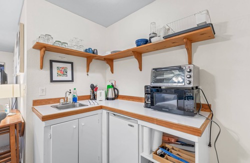 Ashland Apartment | Quaint Downtown Ashland Studio- pet friendly!