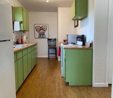 Astoria House | Quaint Downtown Cottage