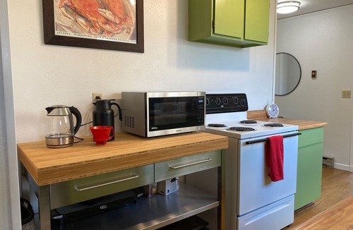 Astoria House | Quaint Downtown Cottage