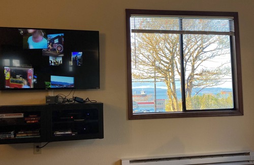 Astoria House | Quaint Downtown Cottage