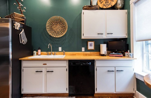 New Albany House | Quaint Downtown, Walk to Dinner & Shops, Rooftop, Great for Groups, 10+ Beds