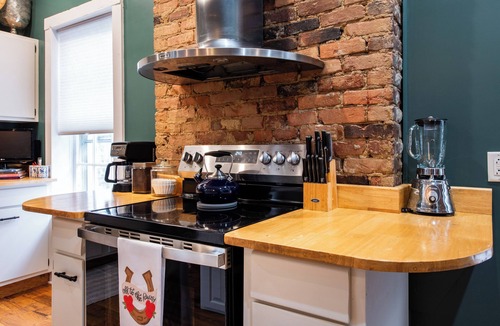 New Albany House | Quaint Downtown, Walk to Dinner & Shops, Rooftop, Great for Groups, 10+ Beds