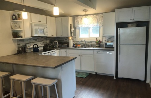 Dunbarton Cottage | Quaint Dunbarton Waterfront Cottage