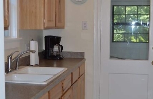 Knox - Henderson Apartment | Quaint Duplex Lower Greenville Area - Close to Fair Park, SMU & World Cup events