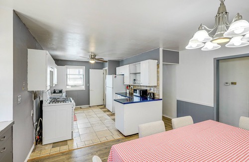 Fairbury House | Quaint Family Retreat in Fairbury!