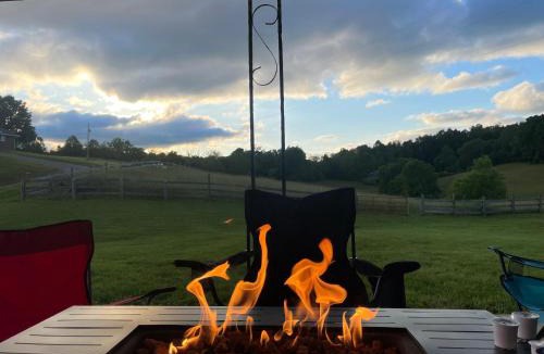 Smith House | Quaint Farm in Lee County VA Amish Community
