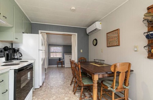 Brookline Station Other | Quaint farmhouse near airport/BBAllison Sports Town