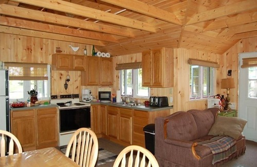 Rideau Lakes Cottage | Quaint Fishing Cottage