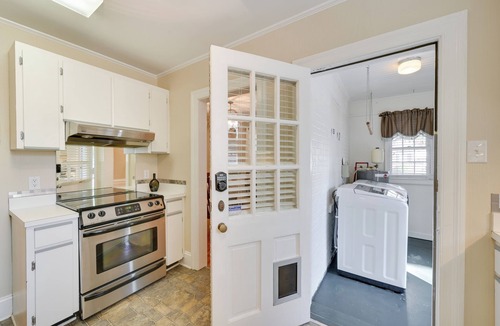 Goldsboro House | Quaint Goldsboro Home w/Screened-In Porch!