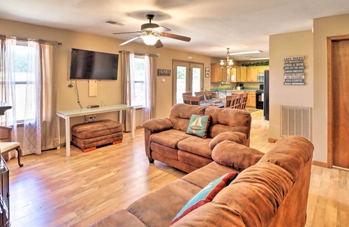 Greers Ferry House | Quaint Greers Ferry Home w/ Screened Porch!