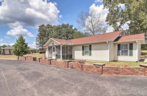 Greers Ferry House | Quaint Greers Ferry Home w/ Screened Porch!