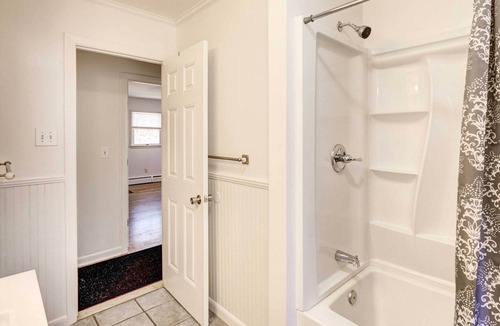 Hamden House | Quaint Hamden Home: 7 Mi to Yale University!