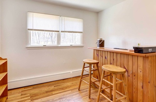 Hamden House | Quaint Hamden Home: 7 Mi to Yale University!