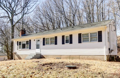 Hamden House | Quaint Hamden Home: 7 Mi to Yale University!