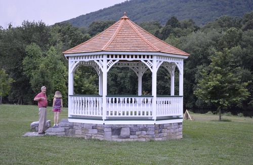 Buchanan Cabin | Quaint Historic Log Cabin Overlooking The James River.