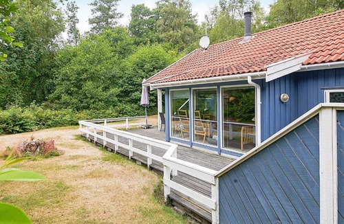Oster Somarken House | Quaint Holiday Home in Aakirkeby with Whirlpool